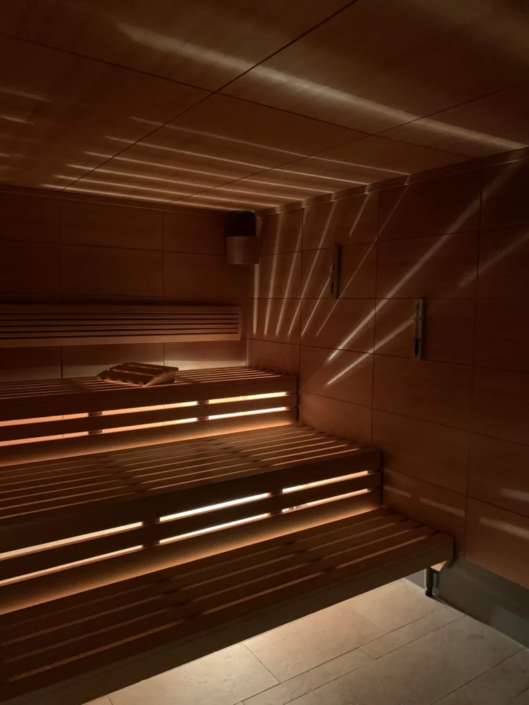 Espace Sauna & luminothérapie : récupération optimale GymFit